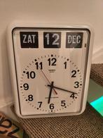 Twemco kalender klok - seniorenklok, Huis en Inrichting, Ophalen of Verzenden, Zo goed als nieuw, Analoog, Wandklok