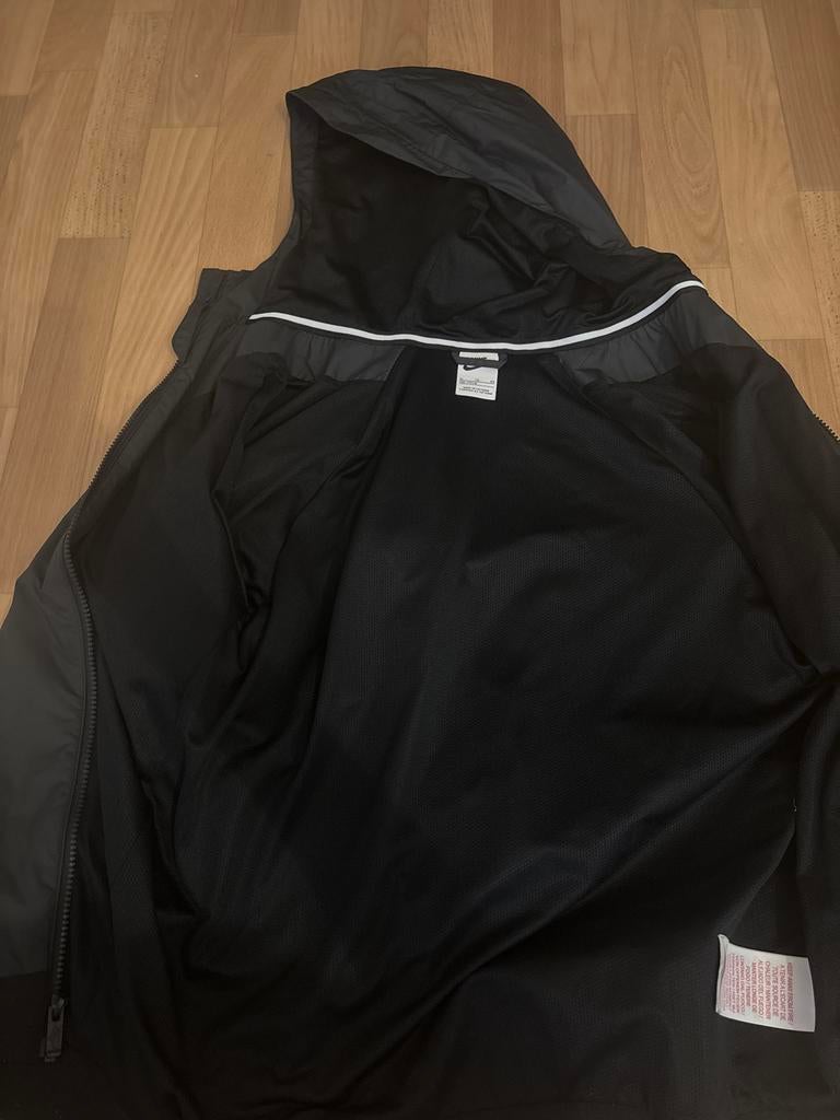 Nike Windrunner Jas Zwart - Maat L, Ophalen of Verzenden, Zo goed als nieuw, Maat 52/54 (L), Zwart