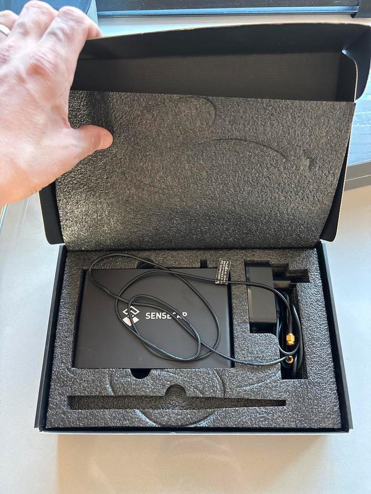 Sensecap M1 Helium Miner (geopend, evt. met antenne), Computers en Software, Overige Computers en Software, Zo goed als nieuw