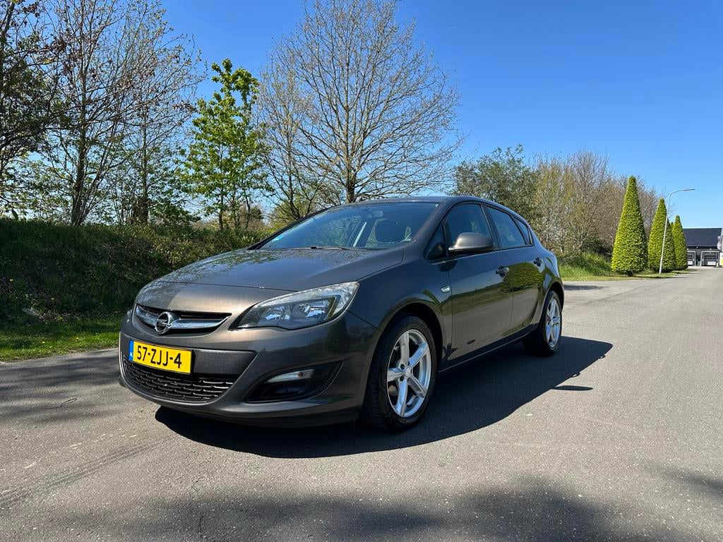 Opel Astra 1.4 Turbo 103KW 5D AUT 2012 Grijs automaat, Auto's, 15 km/l, 680 kg, 4 cilinders, 1353 kg