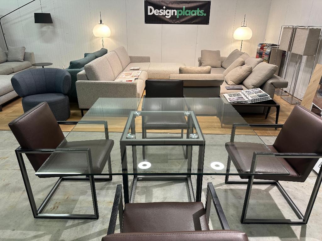 NIEUWSTAAT Leolux Window Tafel NP €3500 + GARANTIE, Eettafel Design Tafel, Leolux, https://www.leolux.nl/, Vierkant