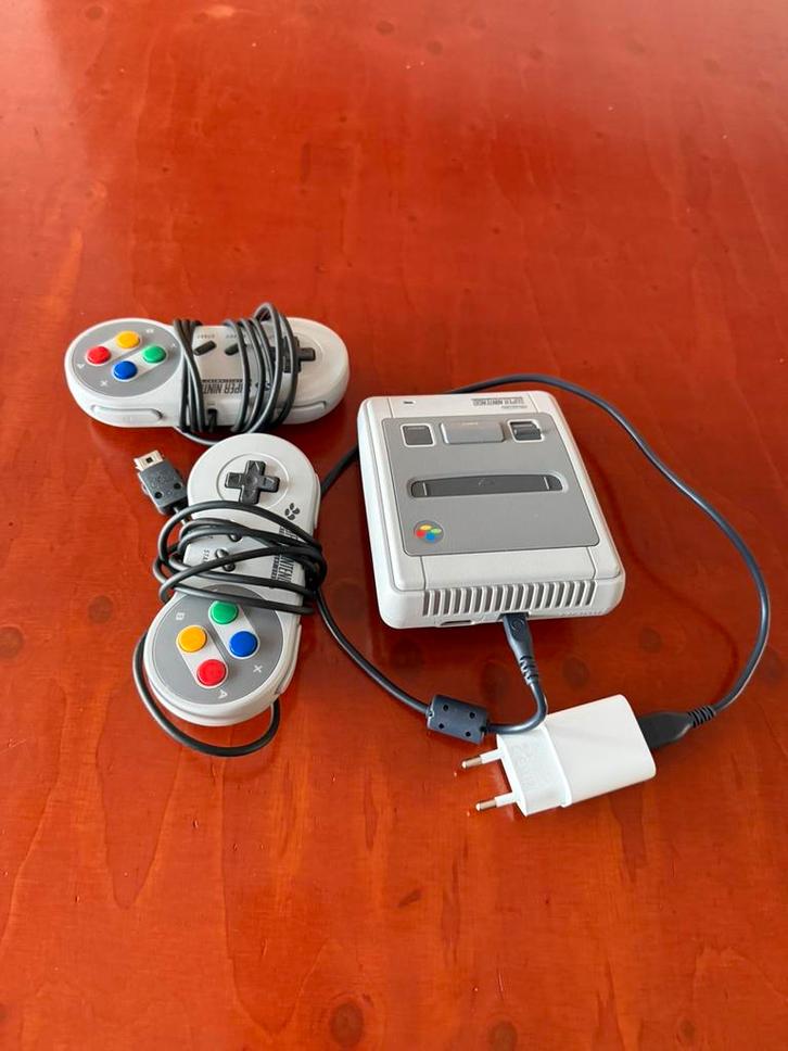 Nintendo super SNES mini met 2 controlers, Spelcomputers en Games, Spelcomputers | Nintendo Super NES, Gebruikt, Met 2 controllers