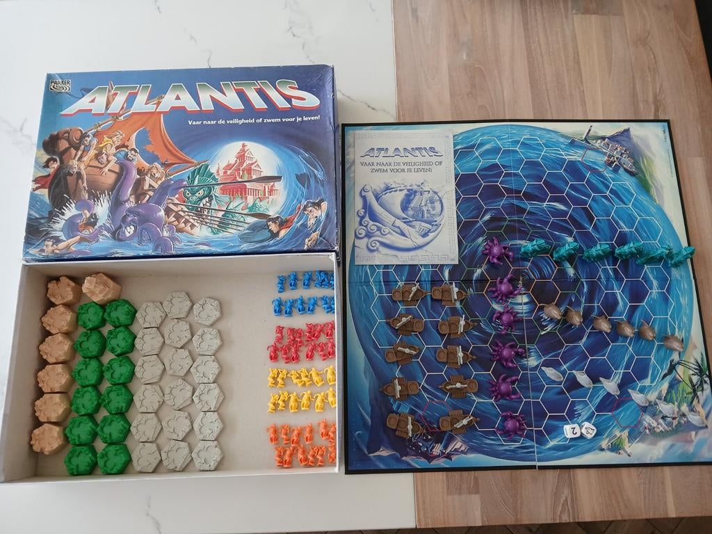Survive: Escape from Atlantis! bordspel, Drie of vier spelers, Ophalen of Verzenden, Gebruikt