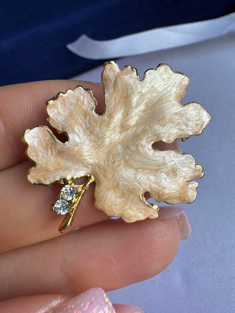 Vintage enamel leaf brooch., Verzenden, Zo goed als nieuw, Zilver, Overige materialen