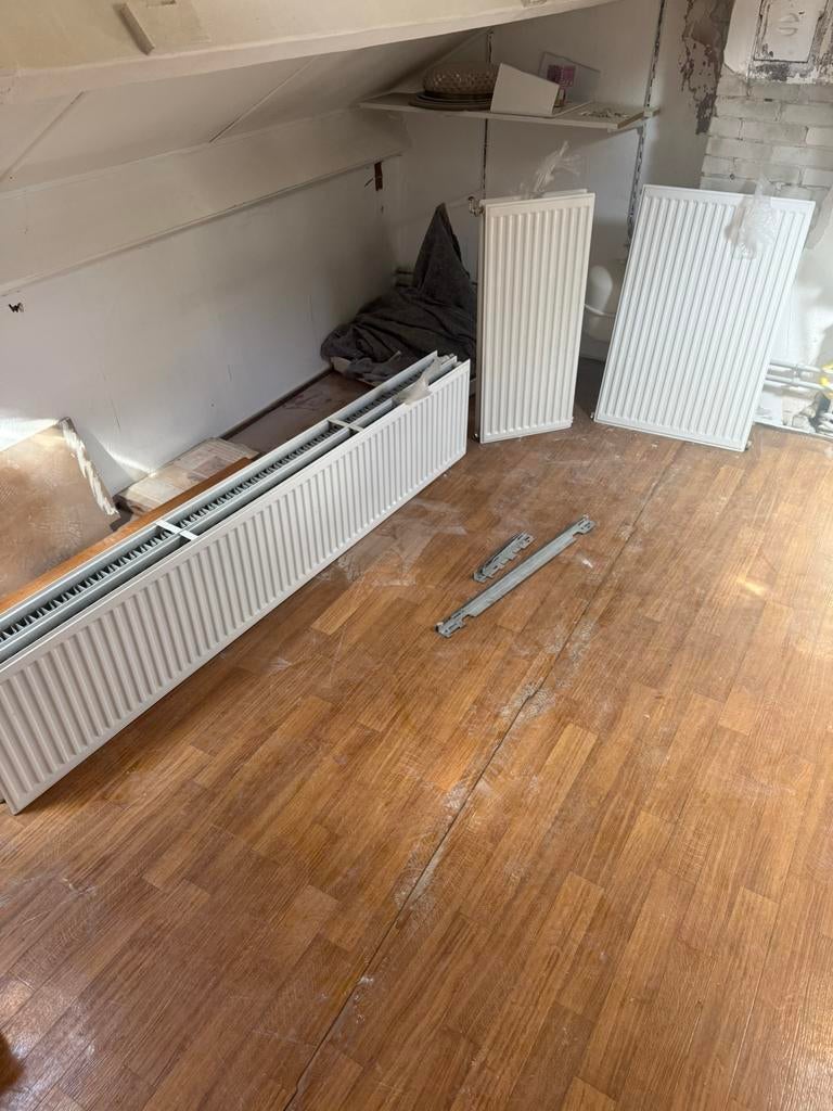 Drie goede radiatoren te koop, Doe-het-zelf en Verbouw, Verwarming en Radiatoren, Ophalen, Zo goed als nieuw, Radiator, 80 cm of meer