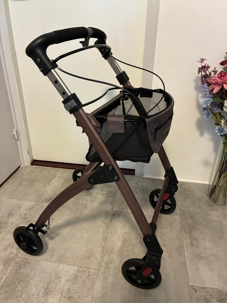 Te koop WheelzAhead Rollator - Lichtgewicht - Voor Binnen, Diversen, Rollators, Ophalen, Lichtgewicht, Zo goed als nieuw