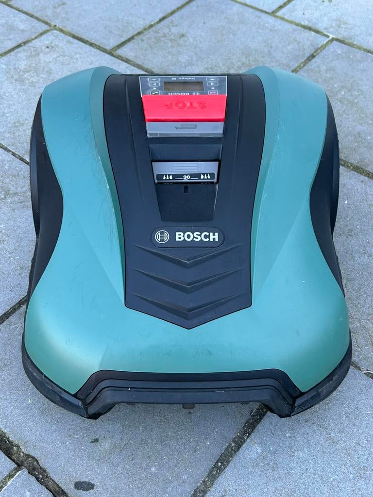 Bosch Indigo M700 robotmaaier met garage, Tuin en Terras, Robotmaaiers, Ophalen of Verzenden, Gebruikt, Minder dan 20 cm