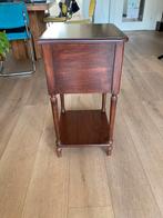 Nachtkasje uit oma’s tijd. Twee lades en legplankje., Ophalen, Minder dan 55 cm, Gebruikt, Nostalgie