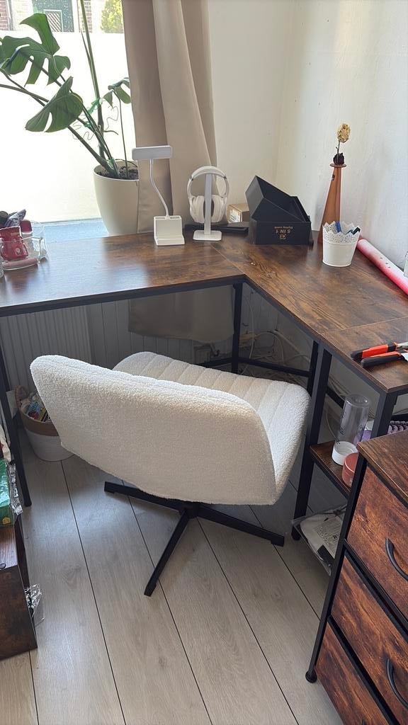 Massive corner desk with wide sit chair, Ophalen, Zo goed als nieuw