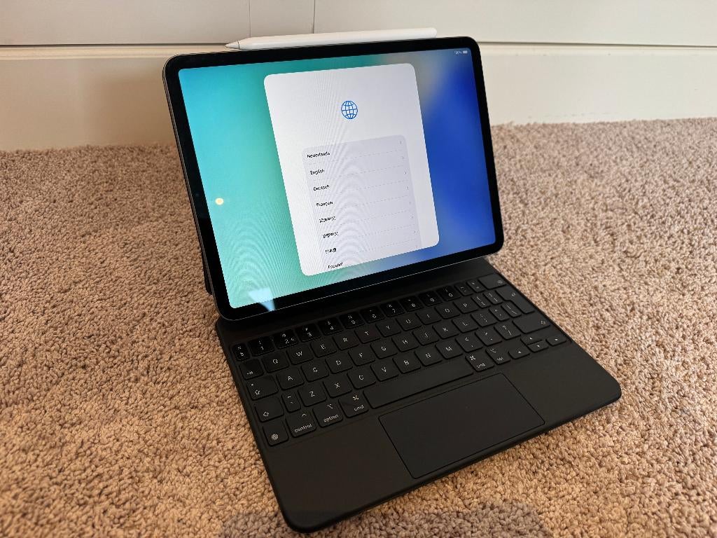 Apple iPad Pro (2020) 11" 128GB + Magic keyboard & pencil, Gebruikt, Apple iPad, 11 inch, Ophalen of Verzenden