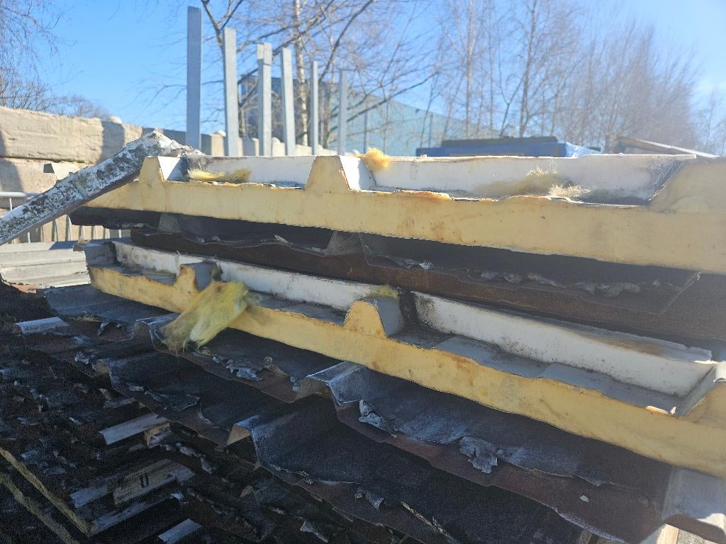 Geïsoleerde dak platen Kingspan sandwichpanelen ( 258 ), Doe-het-zelf en Verbouw, Platen en Panelen, Ophalen, 50 tot 100 mm, Zo goed als nieuw