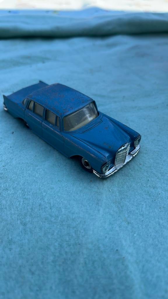 Vintage Dinky Toys Mercedes Benz 220 SE  - petrolblauw, Hobby en Vrije tijd, Modelauto's | 1:43, Ophalen of Verzenden, Zo goed als nieuw