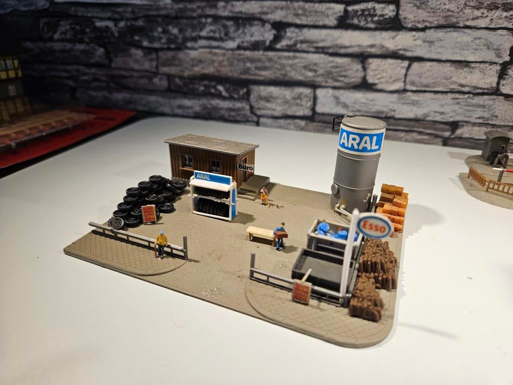 Handelaar in banden hout steen N spoor modeltrein 1:160, Overige merken, Gebruikt, Gelijkstroom of Wisselstroom, Brug, Tunnel of Gebouw