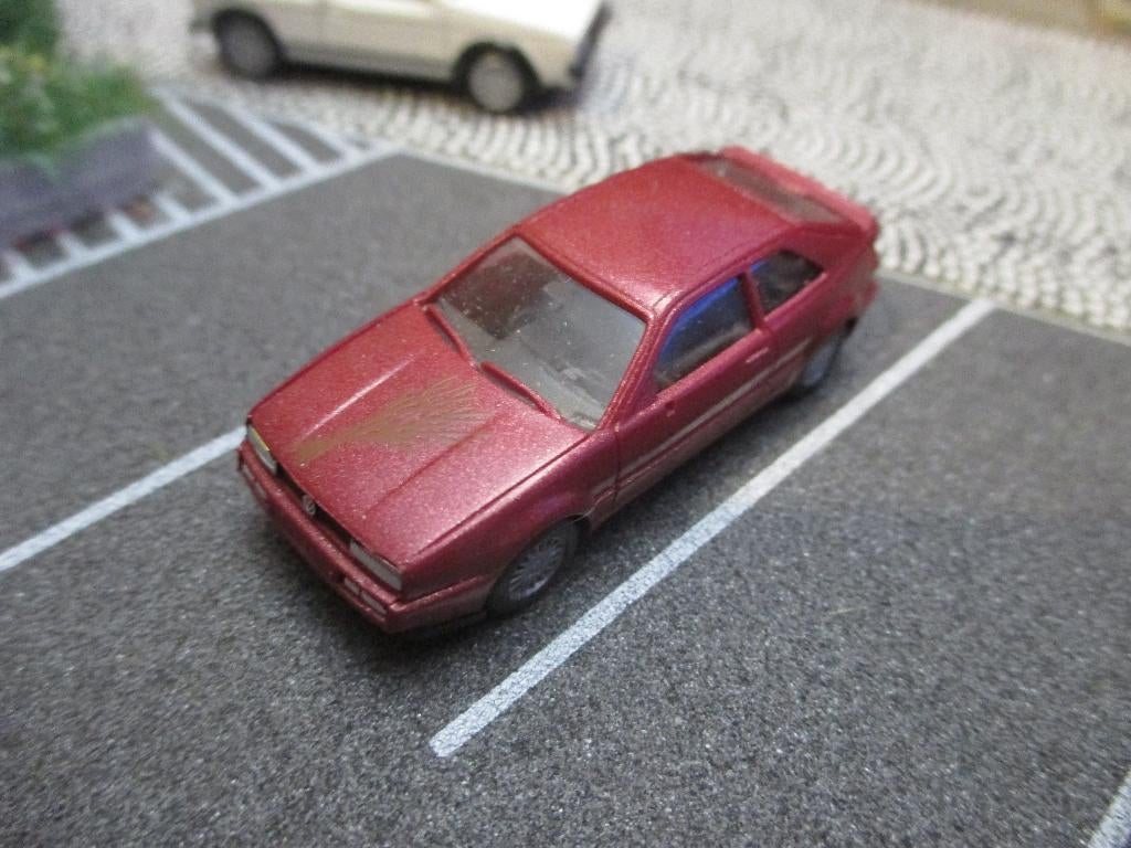 Volkswagen Corrado Herpa metallic-rood met motorkap-opdruk, Ophalen of Verzenden, Gebruikt, Auto, Herpa