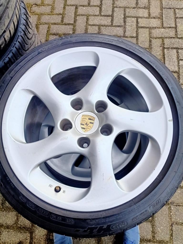 Set van 4 Porsche 996 4S Velgen met Banden (18 inch), Auto-onderdelen, Banden en Velgen, Ophalen, 18 inch, Gebruikt, Banden en Velgen