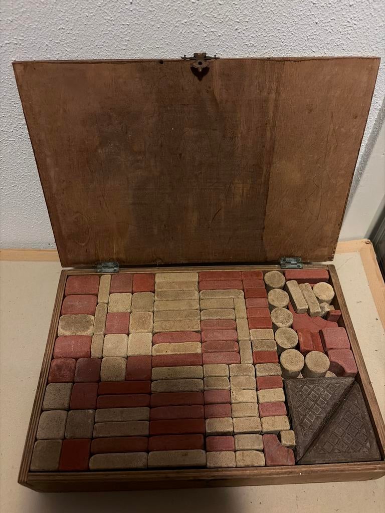 Houten kist met bouwsteentjes, Kinderen en Baby's, Speelgoed | Bouwstenen, Ophalen of Verzenden, Gebruikt, Overige merken