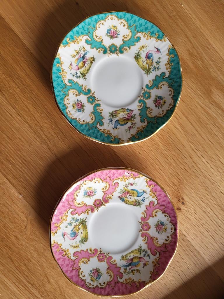 2 Queens schoteltjes, roze en turquoise, met vogelmotief, Antiek en Kunst, Ophalen of Verzenden