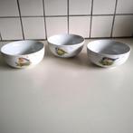 3 schaaltjes van theo: roodborstje, pimpelmees  en mus, Huis en Inrichting, Keuken | Servies, Ophalen of Verzenden, Overige stijlen