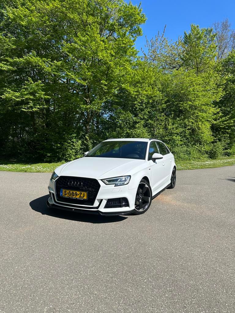 A3 S-line | nieuwe motor | CarPlay | Camera | FULL OPTIE !!!, Auto's, Voorwielaandrijving, 4 cilinders, Leder en Stof, Wit