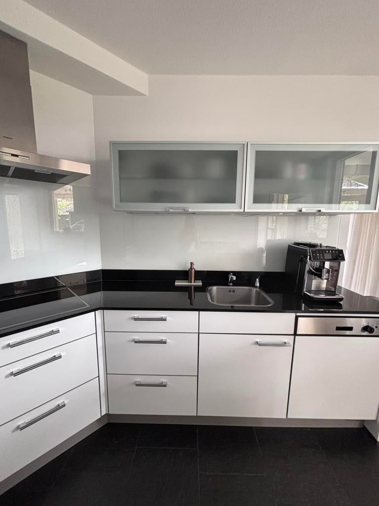 Complete keuken met schiereiland, Ophalen, Zo goed als nieuw