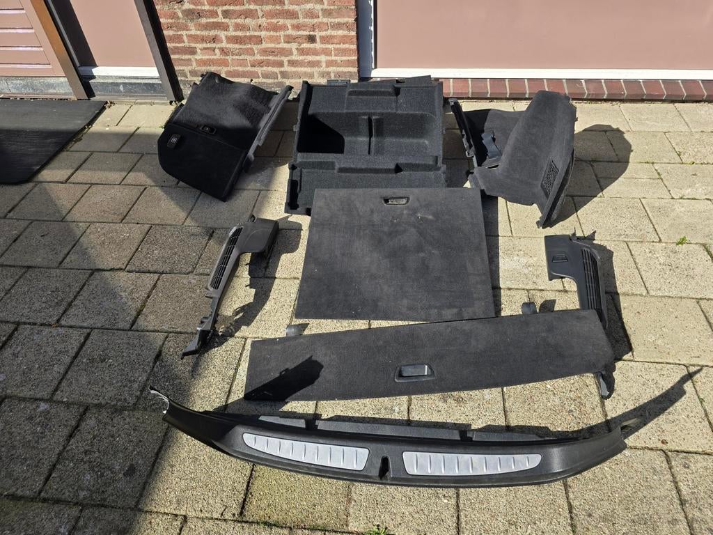 Set zwarte kofferbakbekleding van een BMW f31, Auto-onderdelen, Carrosserie en Plaatwerk, Ophalen, BMW, Bumper