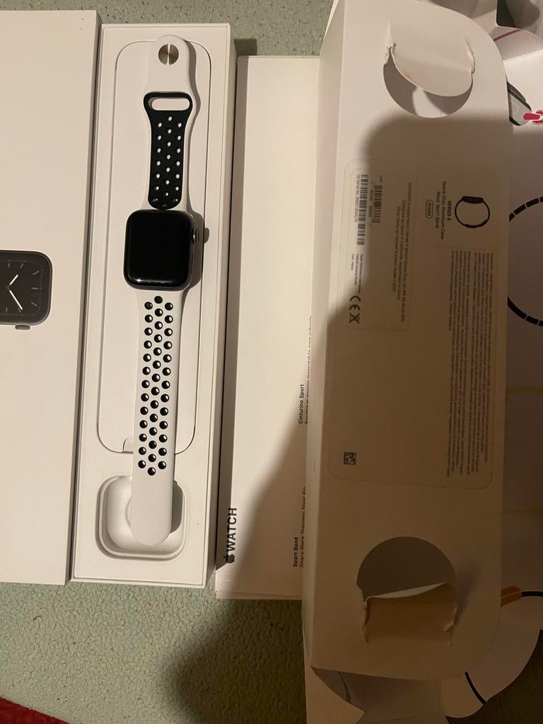 Apple Watch Series 5 40mm GPS - Zonder oplader, Sieraden, Tassen en Uiterlijk, Smartwatches, IOS, Ophalen of Verzenden, Waterdicht