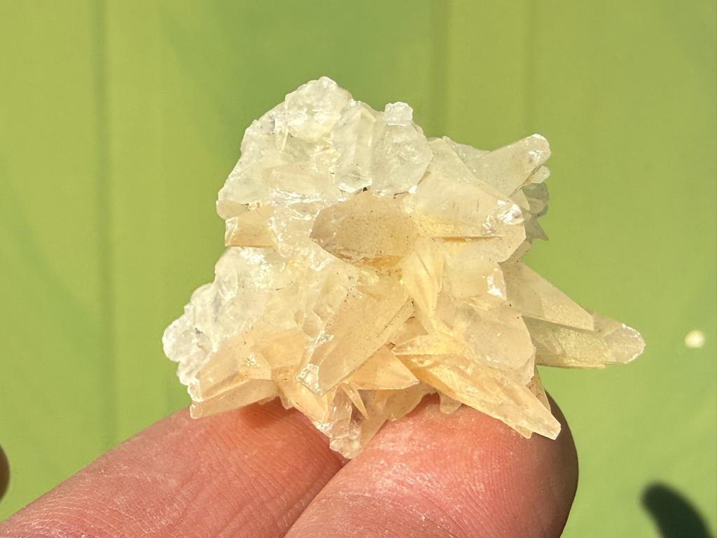 Calciet cluster uit Indonesië mineralen, Ophalen of Verzenden, Mineraal