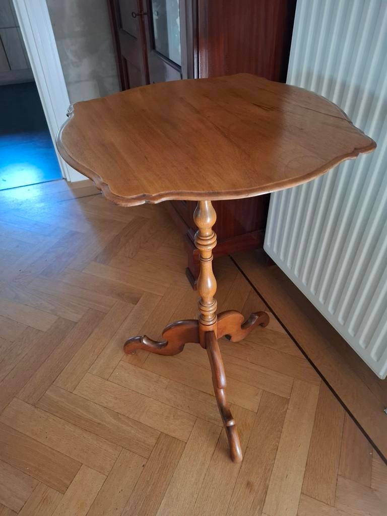 Mahonie Biedermeier tafeltje op 3 poot, Ophalen