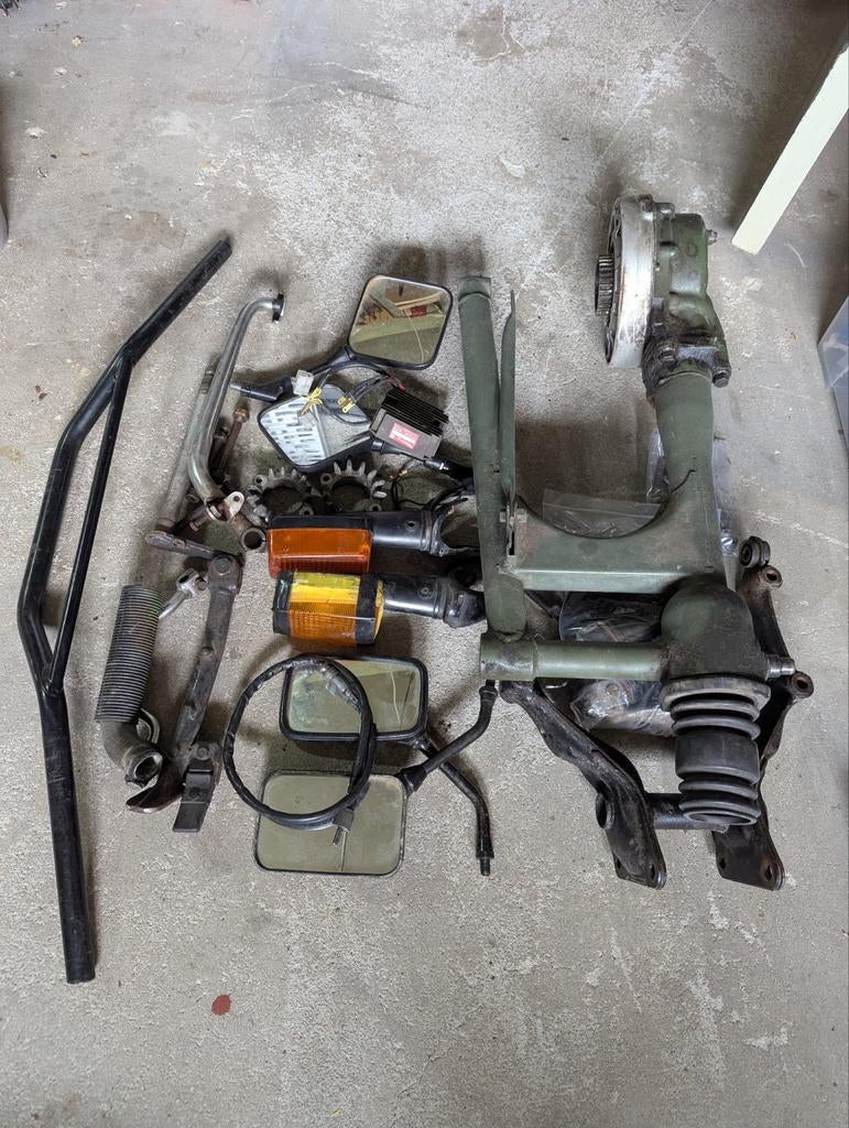 CX500 onderdelen oa Cardan Spanningsregelaar, Ophalen