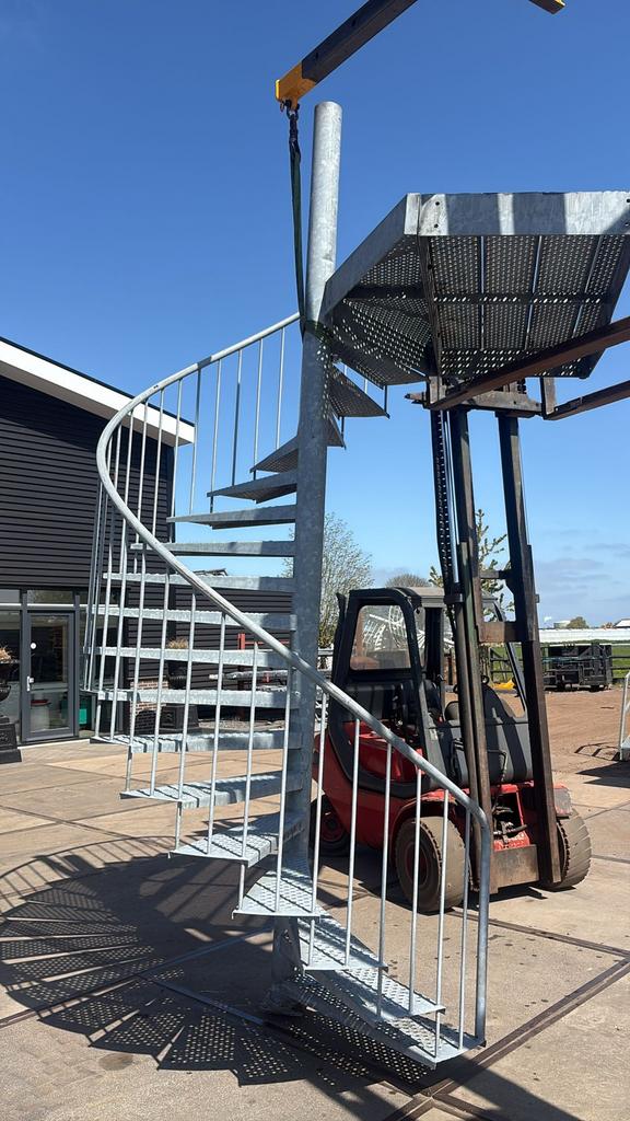 Gegalvaniseerde wenteltrap bordestrap steektrap trap trappen, Ophalen of Verzenden, Zo goed als nieuw, 2 tot 4 meter