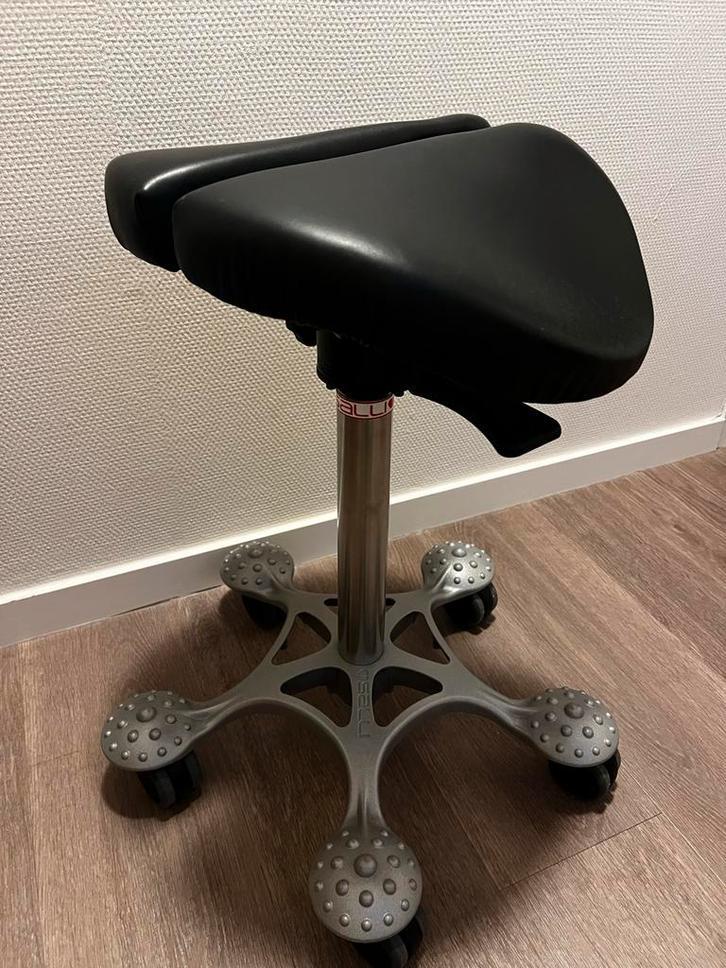 Salli Ergonomische Zadelkruk - Zwart, Huis en Inrichting, Bureaustoelen, Zo goed als nieuw, Bureaukruk, Zwart, Ergonomisch, Ophalen of Verzenden