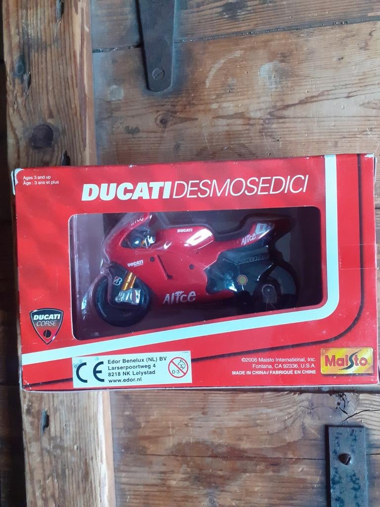 Maisto Ducati Desmosedici Loris Capirossi No. 65, 1:18, Ophalen of Verzenden, Nieuw, Motor, Maisto