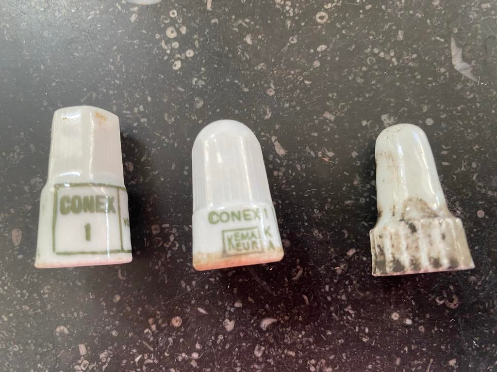 Vintage 3 porseleinen lasdoppen 2 van Conex, Ophalen of Verzenden