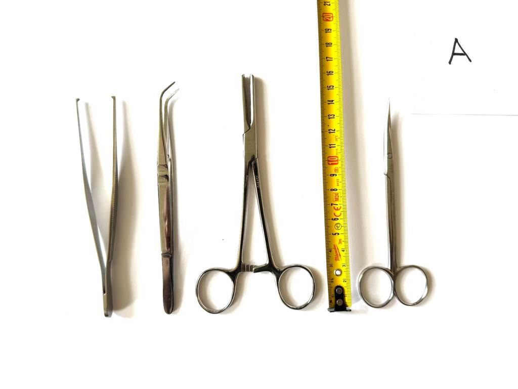 Medische instrumentenset RVS (schaar, pincetten, kocher), Diversen, Verpleegmiddelen, Ophalen of Verzenden, Zo goed als nieuw