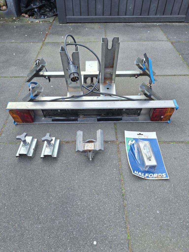 Twinny Load fietsendrager met toebehoren en muurbeugel, Ophalen, 2 fietsen, Gebruikt, Trekhaakdrager