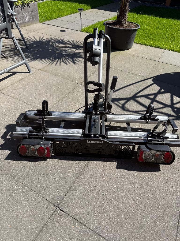 Fietsendrager elektrische fietsen |+oprijgoot + hoes, Auto diversen, Fietsendragers, Ophalen, Elektrische fiets, Zo goed als nieuw