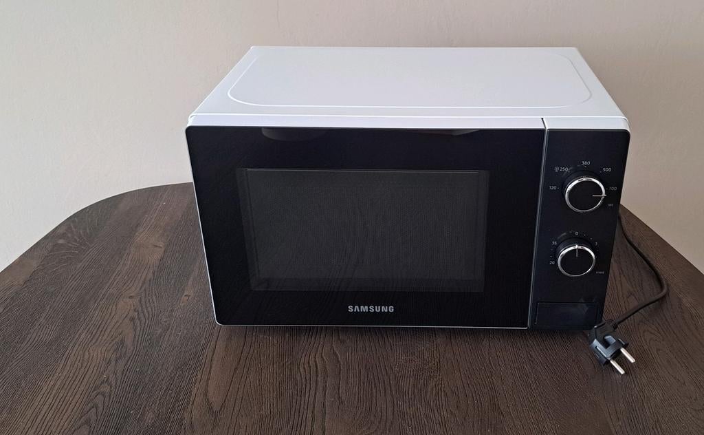 Samsung magnetron zo goed als nieuw., Ophalen, Draaiplateau, Vrijstaand, Magnetron