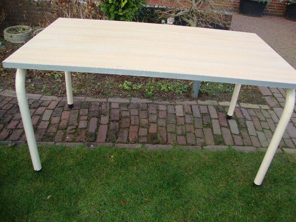 Werktafel met stalen onderstel en 2 stoelen, Ophalen, Gebruikt