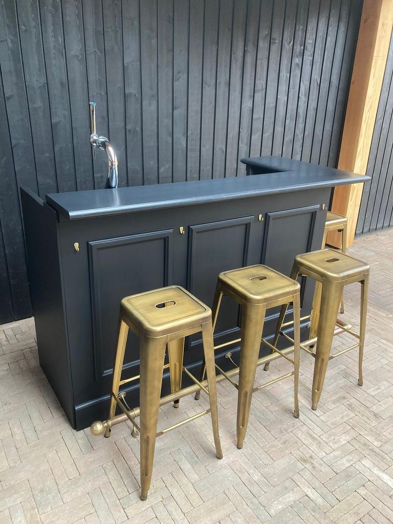 Zwarte bar met tapkraan, Ophalen, Zo goed als nieuw