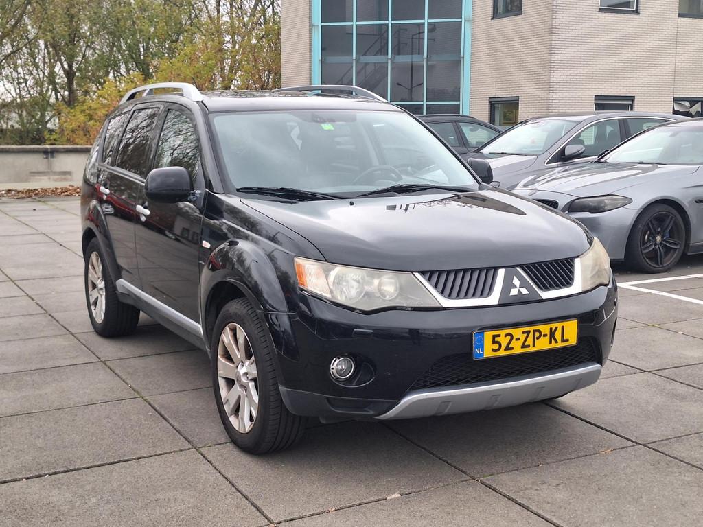 Mitsubishi Outlander €4950,-2.4 Instyle Automaat 7Pers 4X4, Auto's, Mitsubishi, Automaat, Zwart, 4 cilinders, 7 stoelen
