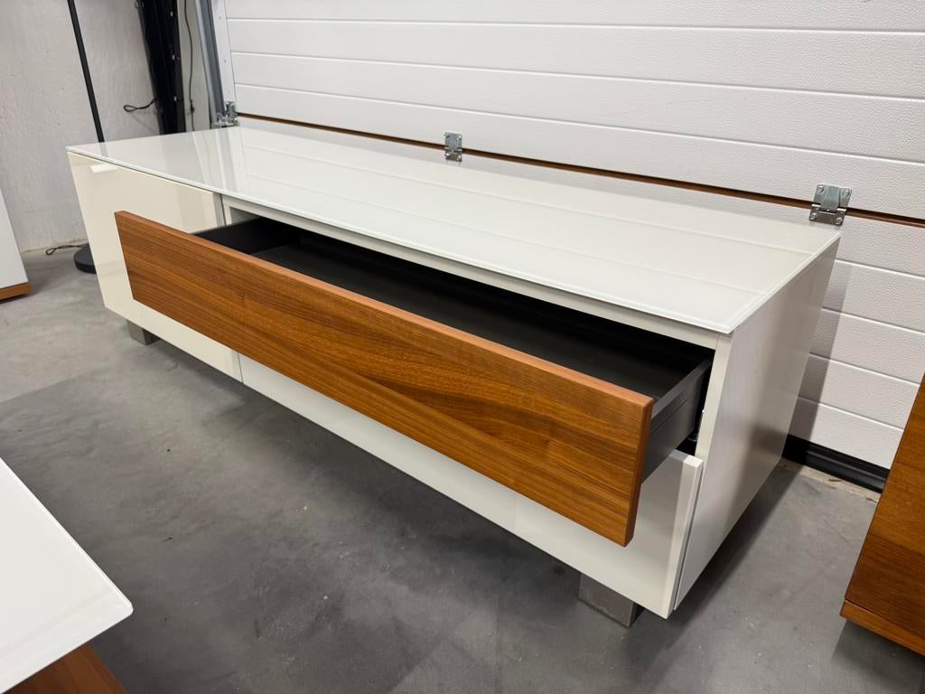 Hulsta Tv meubel noten hout wit Design Kast, Hulsta, Ophalen of Verzenden, Zo goed als nieuw, Minder dan 100 cm