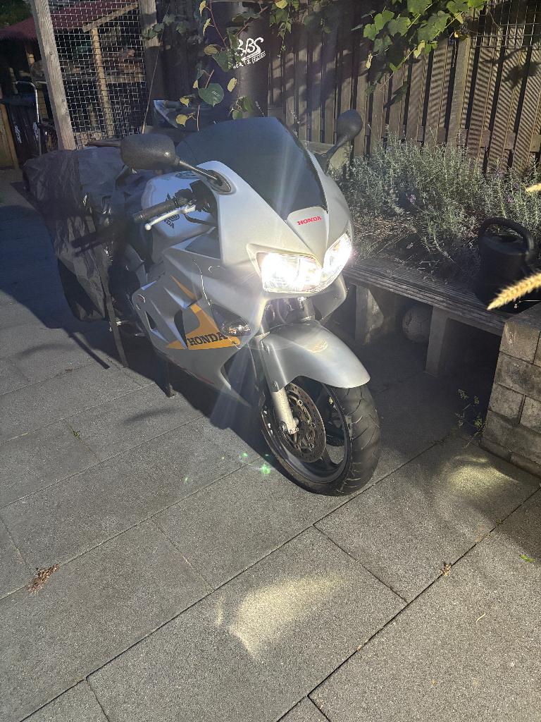 Betrouwbare Honda VFR 800 FI (2001), Motoren, Motoren | Honda, 4 cilinders, Motorrijbewijs A, Gebruikt, Particulier