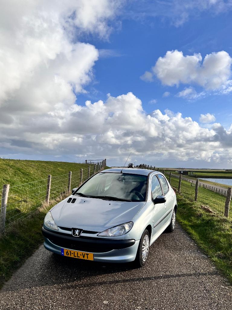 Peugeot 206 1.4 5D 2003 Grijs, Auto's, Voorwielaandrijving, Stof, 4 cilinders, Origineel Nederlands