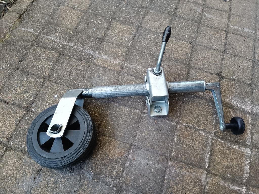 Neuswiel aanhanger, Ophalen