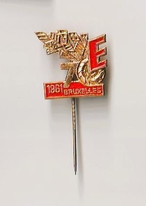 volmetaal speld BRUXELLES 1961 Europese Werktuigmachine Tent, Verzamelen, Ophalen of Verzenden, Gebruikt, Overige onderwerpen