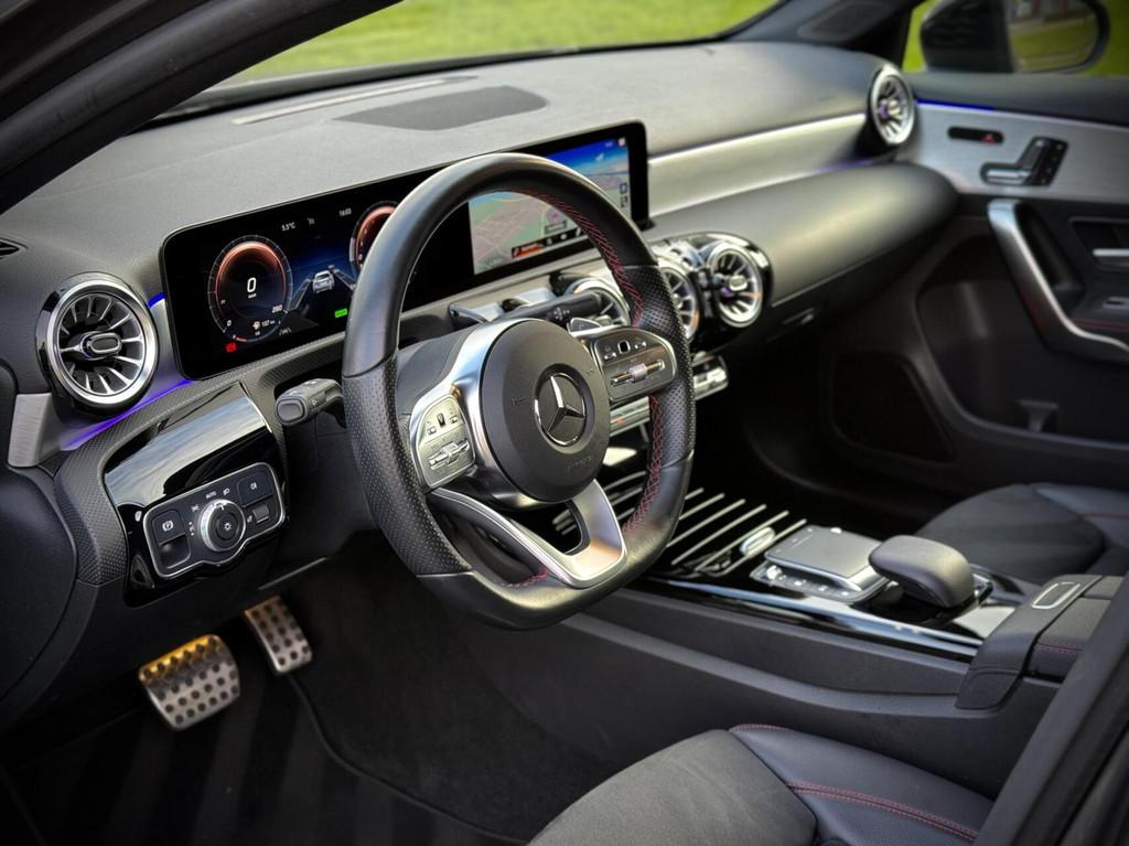 Mercedes A-klasse 250 e AMG Panoramadak|Multibeam|Camera|Sfe, Gebruikt, Euro 6, 4 cilinders, Bedrijf
