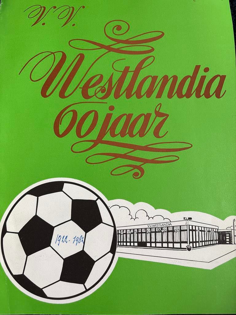 Zeldzaam Jubileumboek VV Westlandia 60 jaar (1922-1982), Verzamelen, Ophalen of Verzenden, Zo goed als nieuw