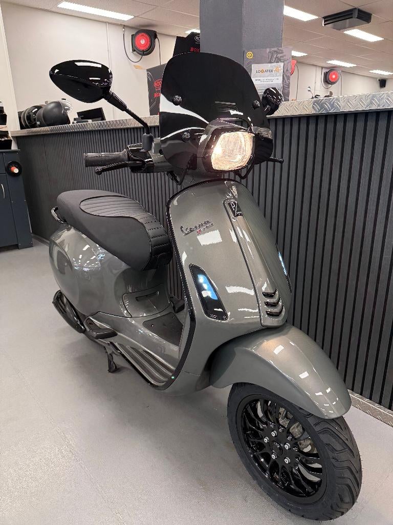 Vespa Sprint Brom Agaat Grijs 4T 45KM BJ 2017 Indo Style, Ophalen, Overige modellen, Maximaal 45 km/u, Zo goed als nieuw