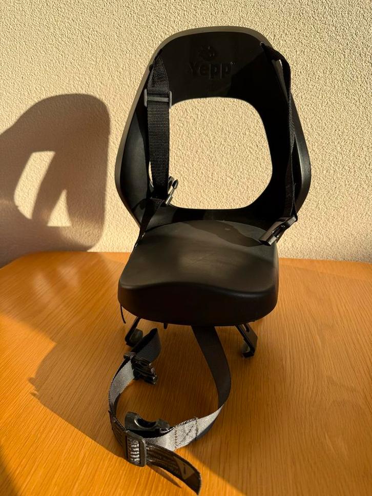 Yepp junior Fietsstoeltje - achterzitje Zwart, Fietsen en Brommers, Fietsaccessoires | Fietsstoeltjes, Zo goed als nieuw, Voorzitje