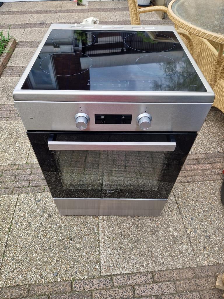 Beko Fornuis met Inductie Kookplaat en Oven, Witgoed en Apparatuur, 60 cm of meer, Zo goed als nieuw, Inductie, Vrijstaand